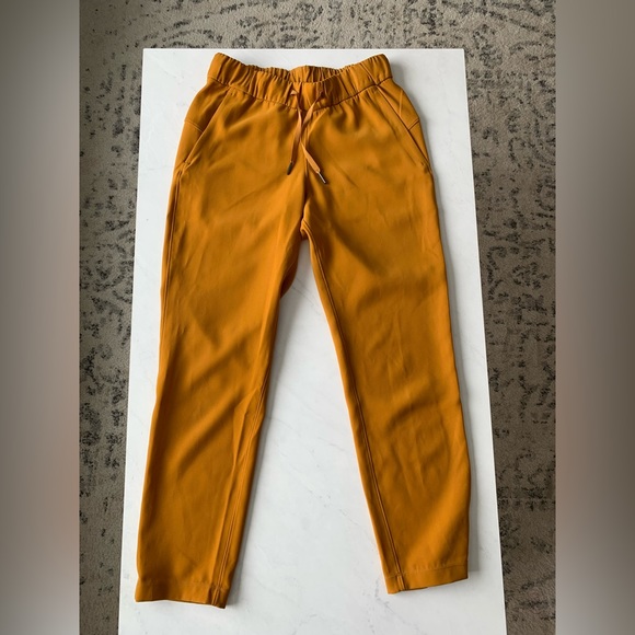 Lululemon On The Fly (woven) pants. Size 4, 7/8 length. - Picture 2 of 8